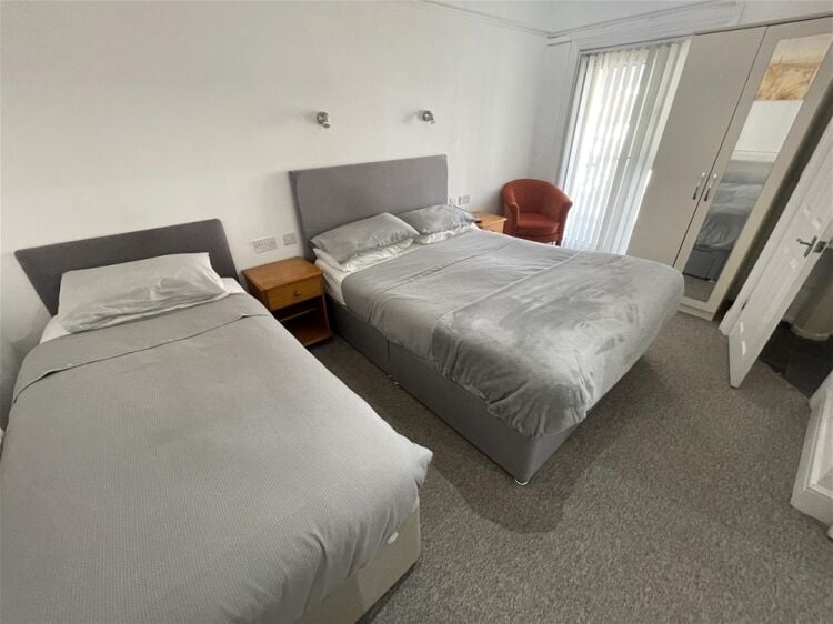 Traditional Seaside Holiday Accommodation For Sale For Sale in Paignton Photo 8