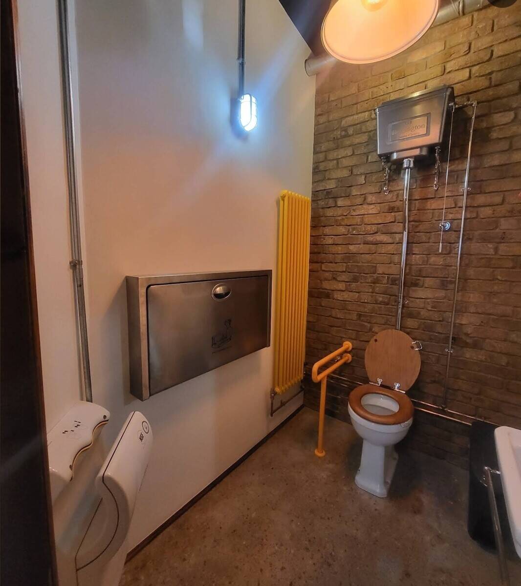 Exquisite high-end Coffee Shop for sale in Barking Photo 8