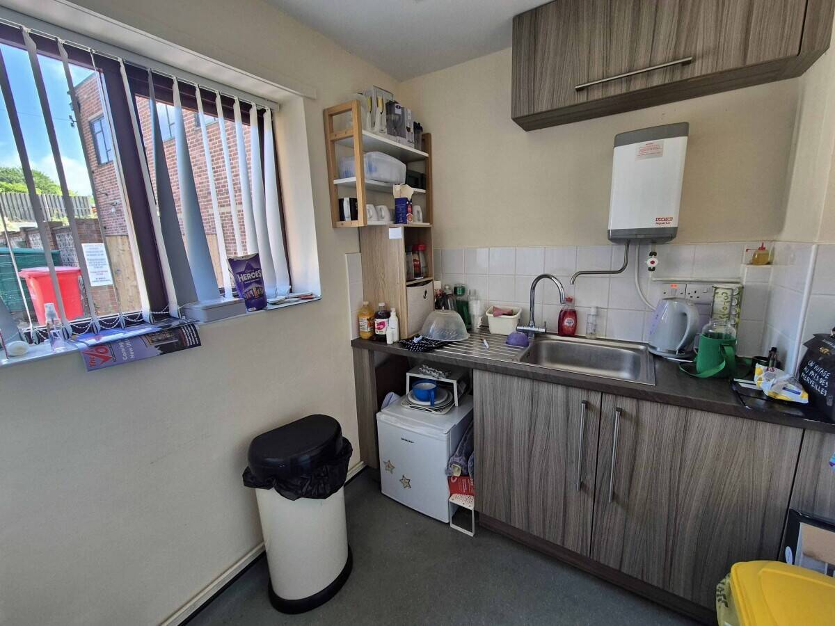 STAFFORDSHIRE MOORLANDS - MIXED USE INVESTMENT OPPORTUNITY Photo 8