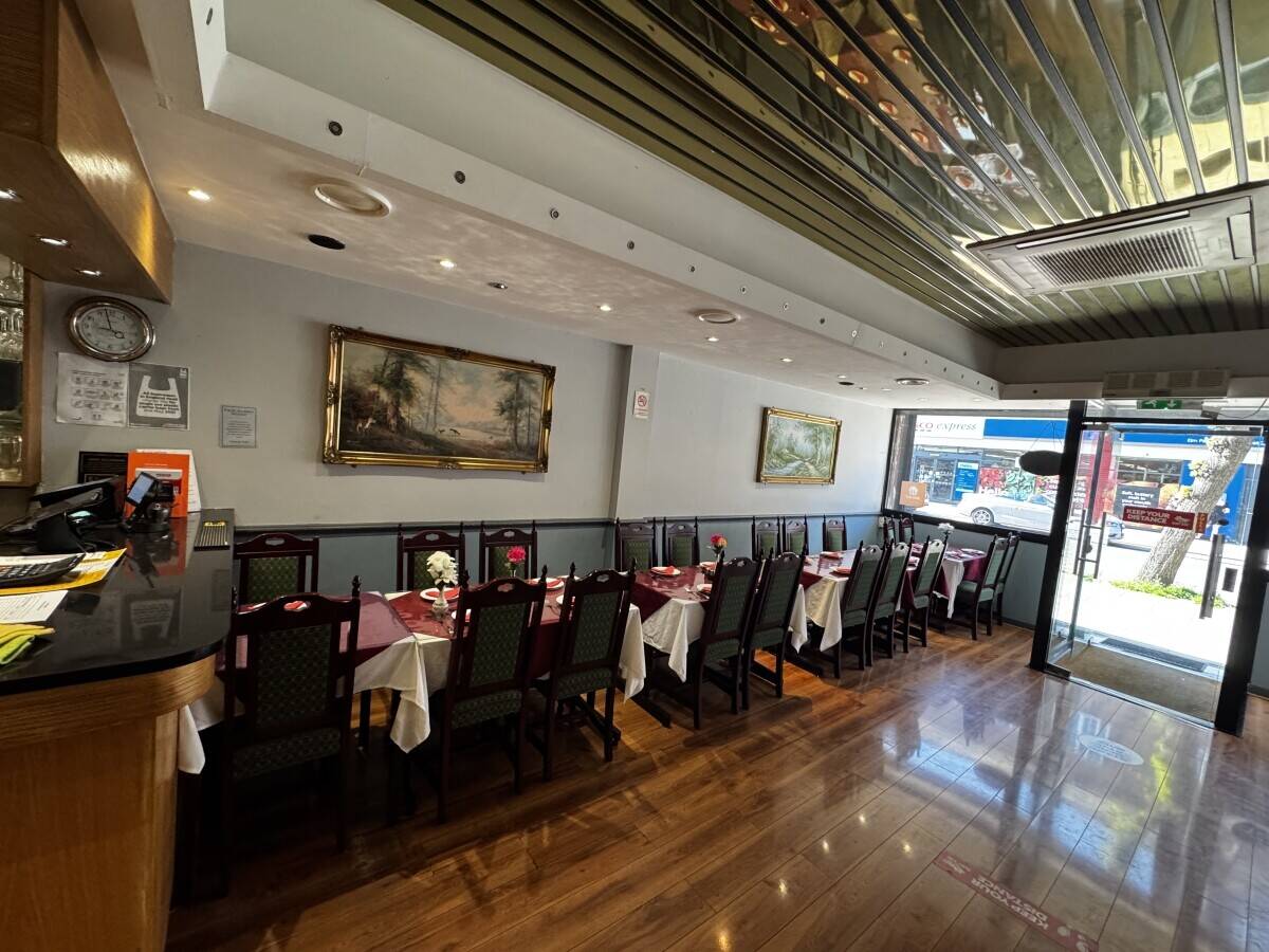 Indian restaurant with three 2-bedroom apartments in Elm Park Photo 3