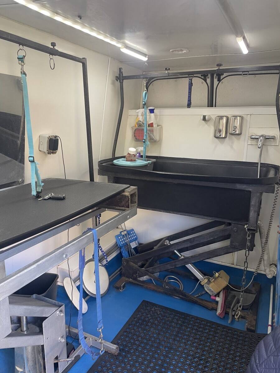 Mobile Dog Grooming Van Photo 8