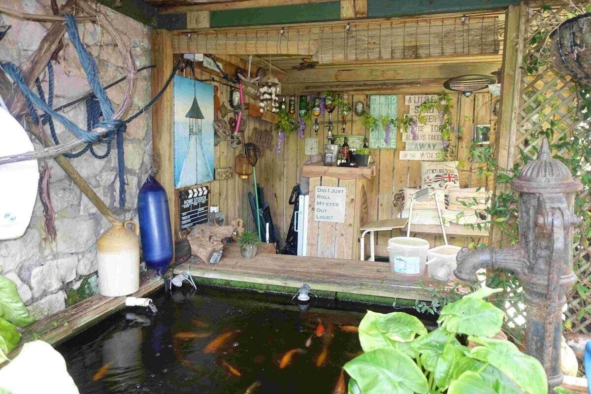 Stylish Seaside Guest House with Sub-Tropical Private Garden For Sale in Weymouth Photo 8