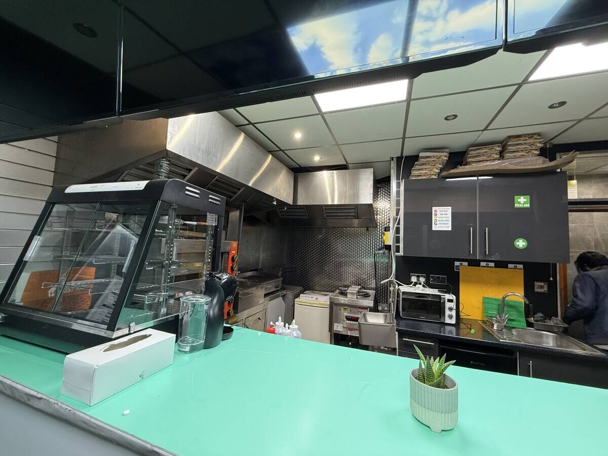 Takeaway Fast Food Restaurant for Sale, Great for Self-Sponsorship Opportunity