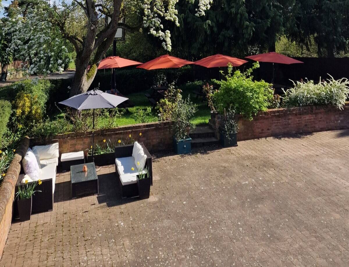 NORTHAMPTONSHIRE -  5 BEDROOM PUB & RESTAURANT IN SOUGHT AFTER VILLAGE Photo 8