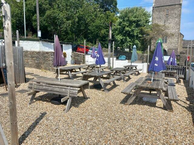 SOUTH WALES - WELL-ESTABLISHED AND HIGHLY PROFITABLE PUBLIC HOUSE WITH FOOD-LED BUSINESS