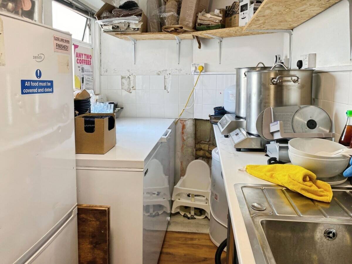 COFFEE SHOP / CAFE, LEIGH ON SEA - £65,000 LEASEHOLD