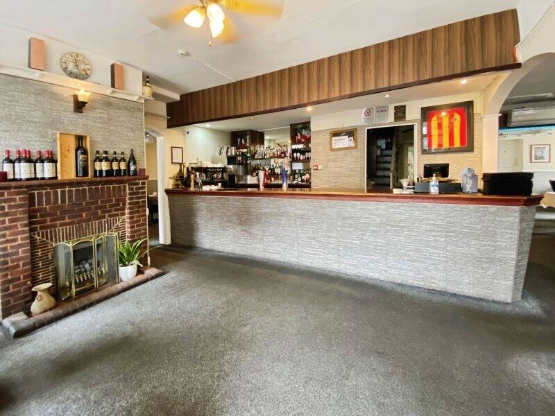 LONG ESTABLISHED 60-70 COVER RESTAURANT - NORTH STREET, ROCHFORD. Photo 8