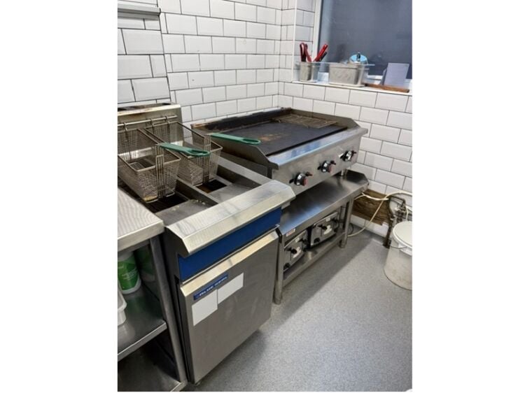 Street Food-Inspired Takeaway with Top Ratings – Turnkey Business by the Sea Photo 8