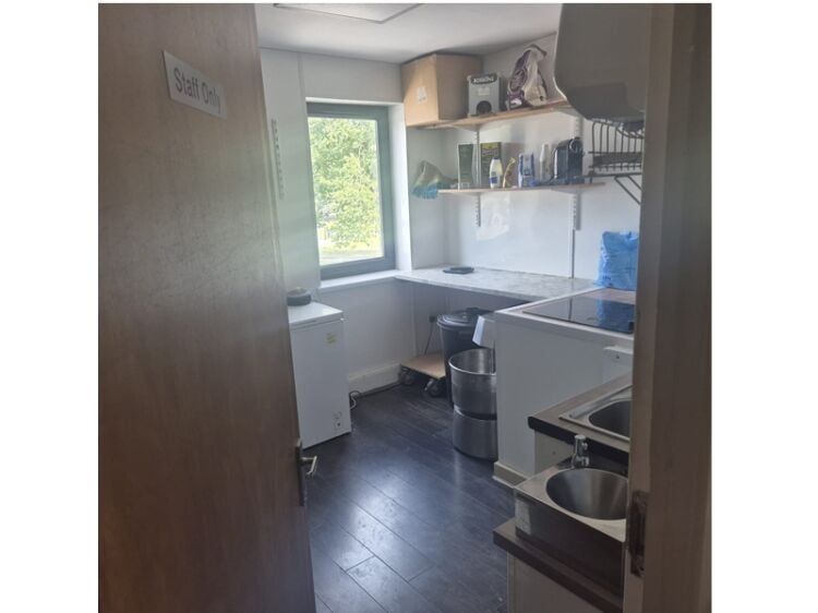Slice Into Success with This Cotgrave Gem! Photo 8