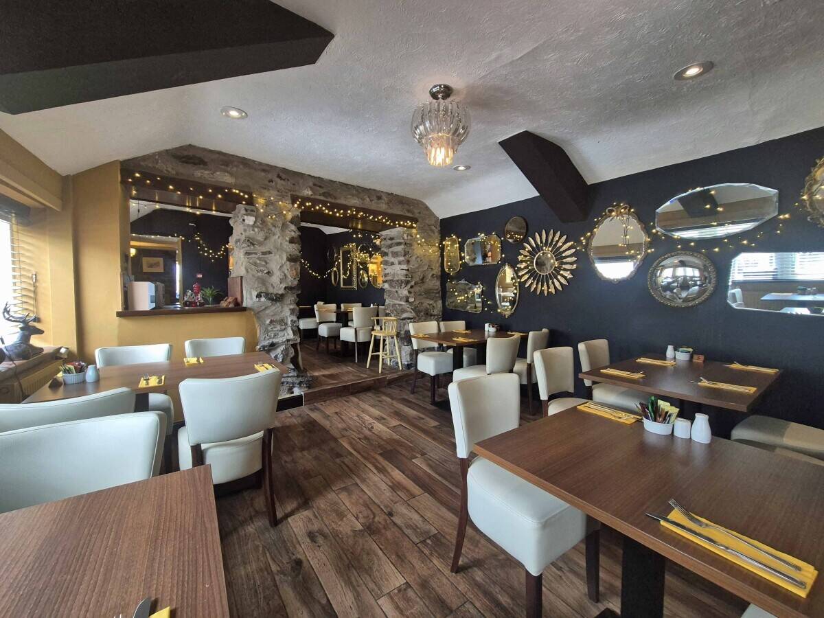 GWYNEDD - ESTABLISHED & CHARMING PUB/RESTAURANT LOCATED IN HISTORIC TOWN SQUARE Photo 8