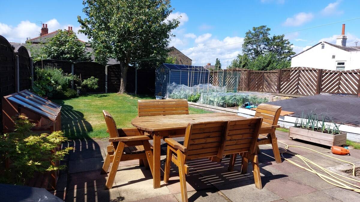 Fish and Chip Shop with 3 Bedroom House in Thornhill Photo 6
