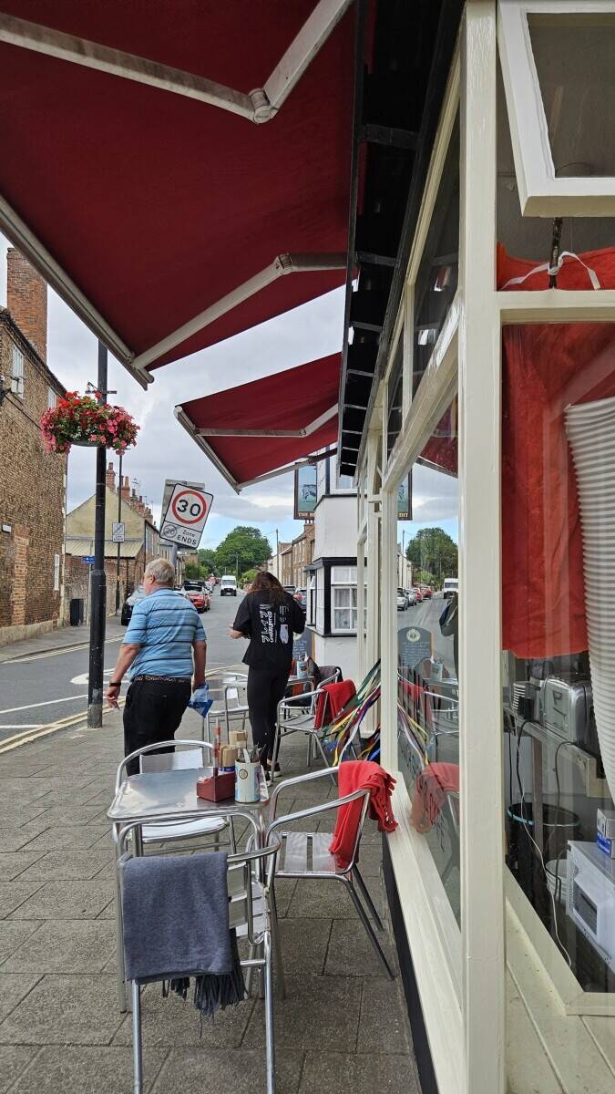 Busy cafe/coffee shop for sale on Boroughbridge Photo 7