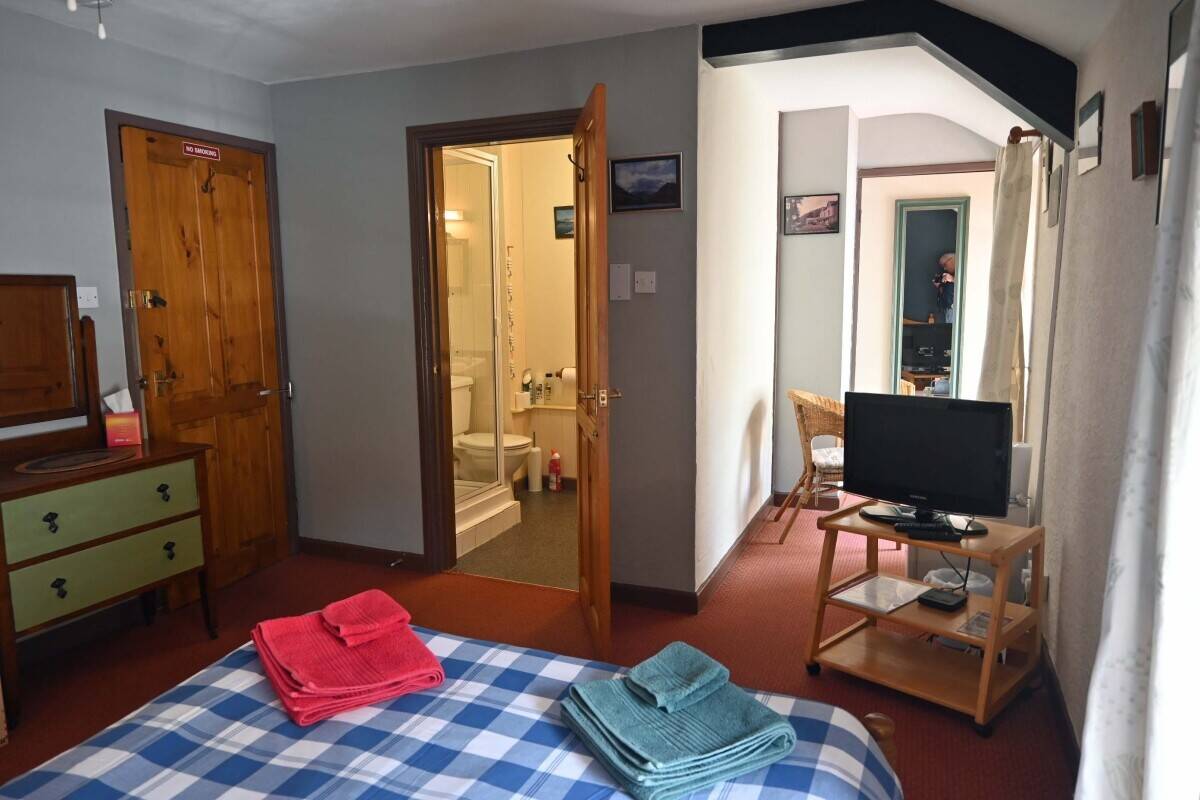 ERYRI (SNOWDONIA NATIONAL PARK) - TRADITIONAL BED & BREAKFAST AND TEAROOMS Photo 8