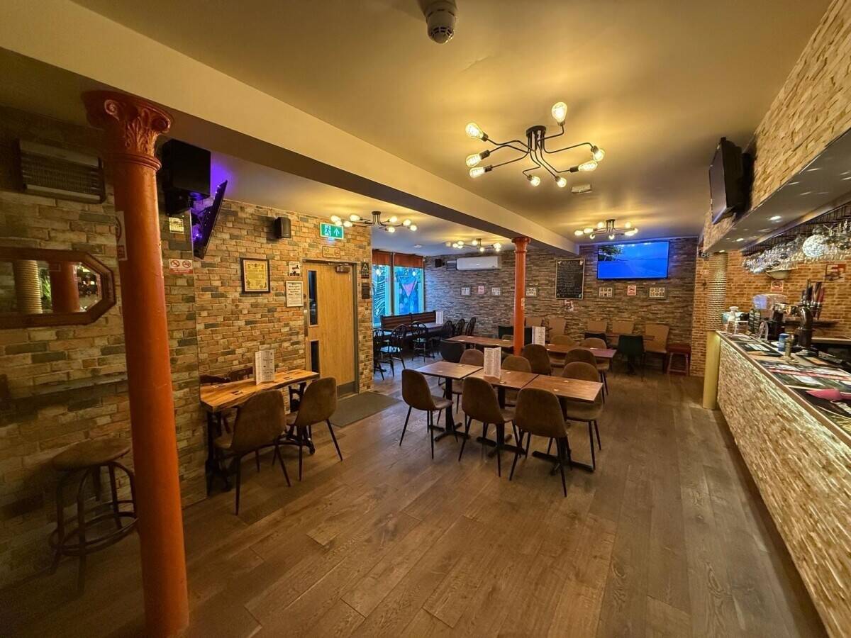 Immaculately presented town centre pub with huge potential (ref 1760) Photo 8