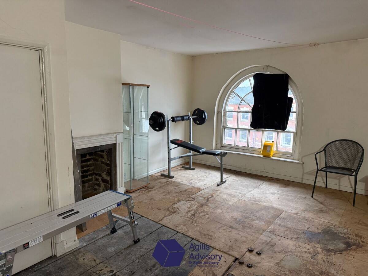PRICE REDUCED! Prime Barber Shop Opportunity in the Heart of Banbury Photo 8