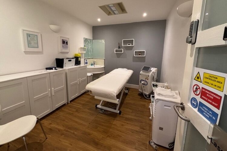 Beauty Salon - Twickenham Photo 8