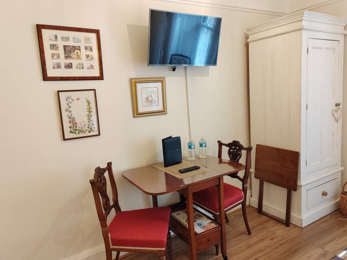 Leasehold Delightful Guest House Hotel Bed and Breakfast Living Accommodation Bownness-on-Windermere