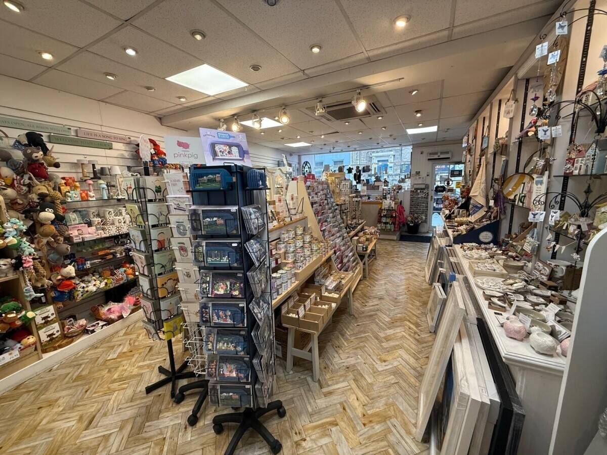 An outstanding gift shop occupying a 100% prime retail pitch in St Andrews (ref 1761) Photo 8