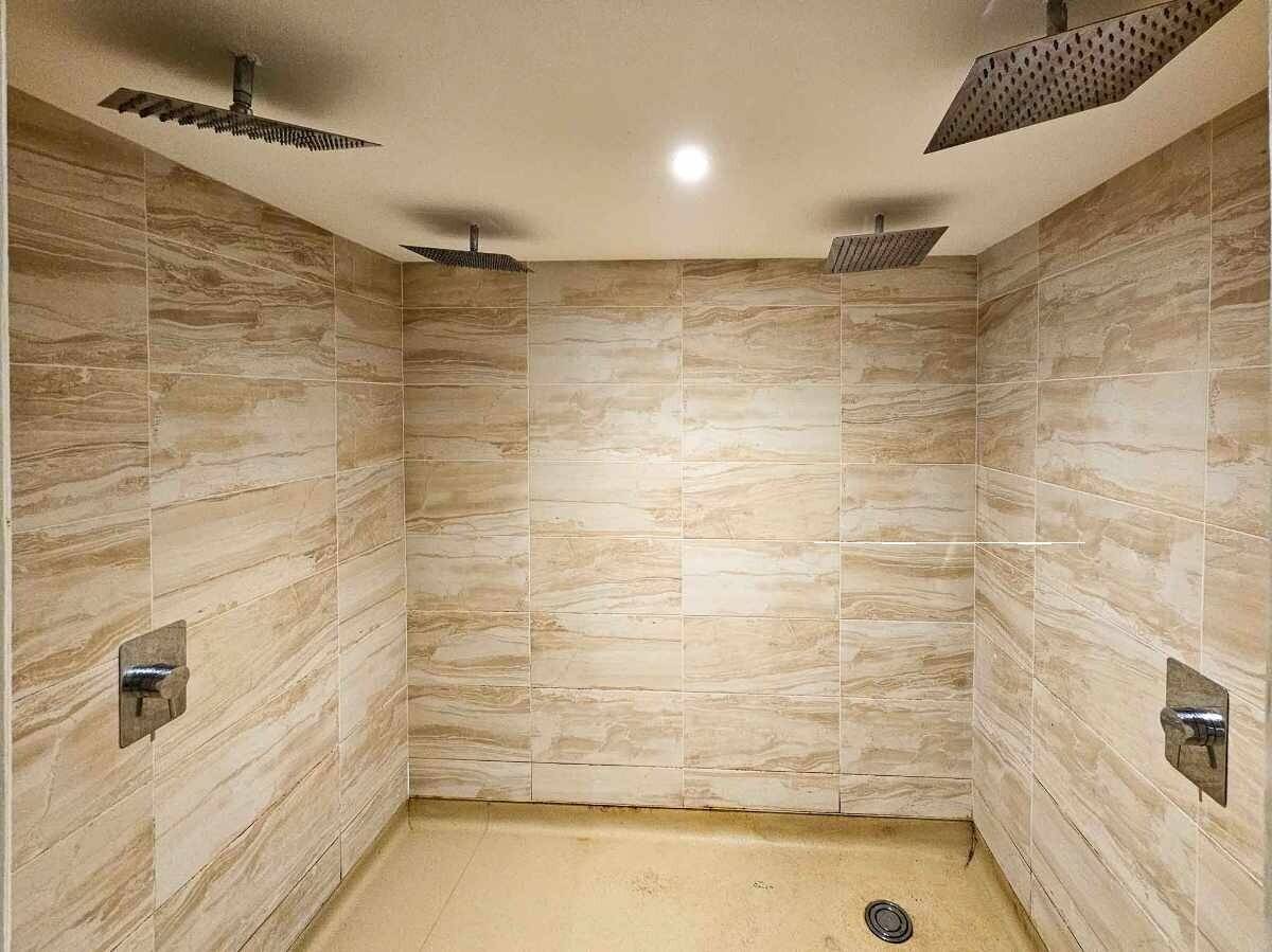 An opportunity to acquire an established adult entertainment venue Photo 8