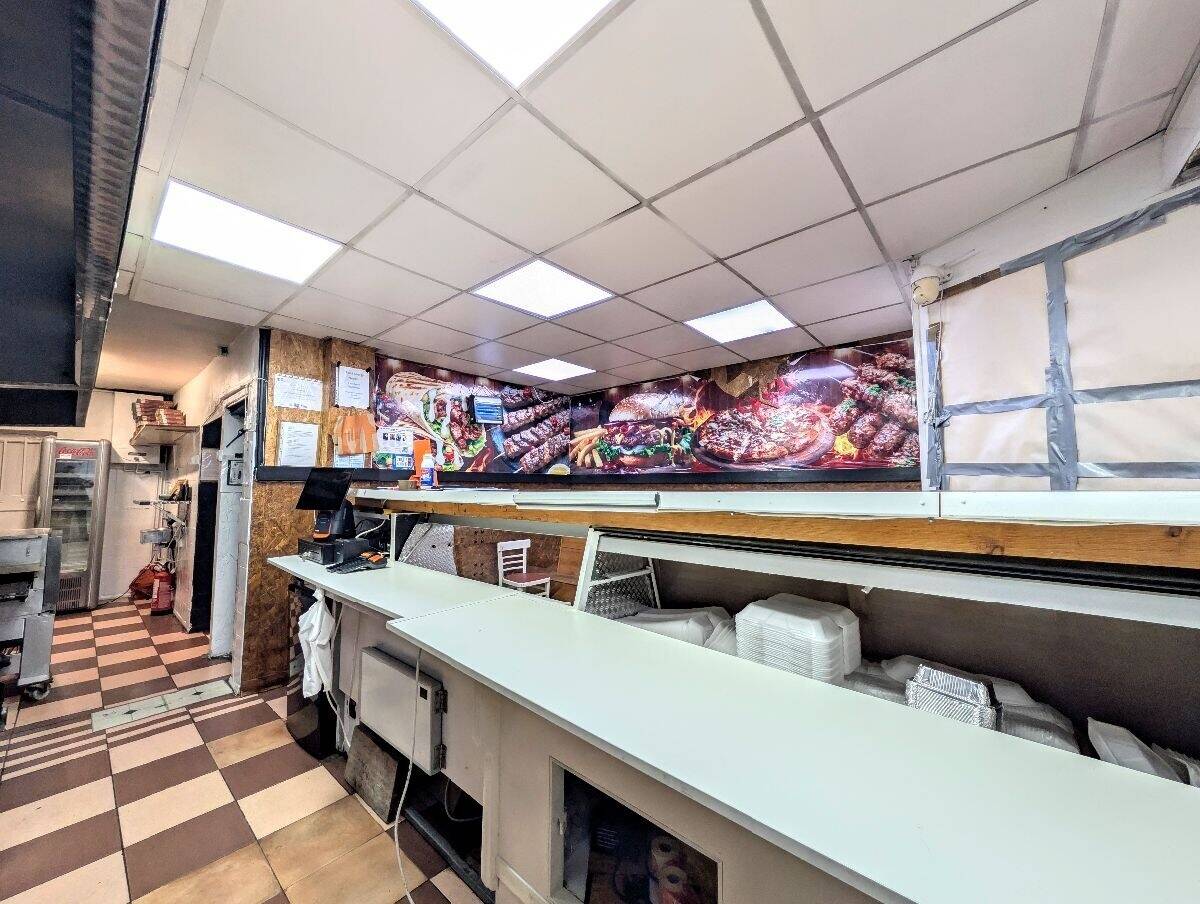 Continental Lunch Box & Kebab - Pizza parlour for sale or to let in Merseyside L 35 area.