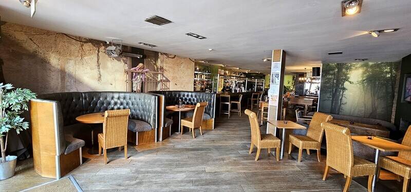 Fantastic Restaurant & Bar Opportunity within the seaside town of Largs. 'Stone's throw' from beach