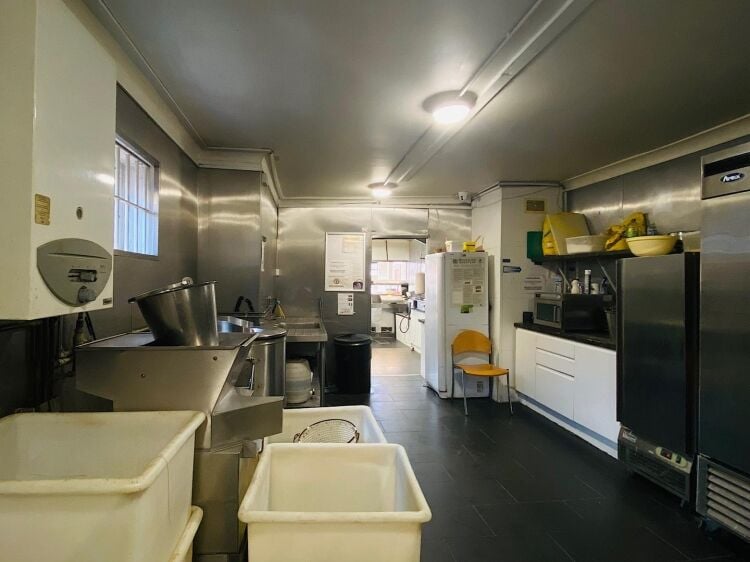 Freehold Fish & Chip Takeaway Located in Desborough, Kettering