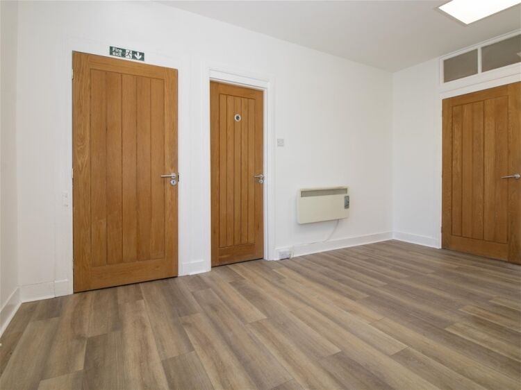 Vacant Retail Premises Photo 8
