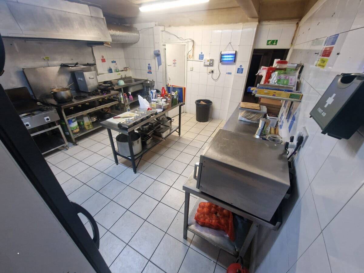 Indian and south indian takeaway shop in Woodlands DONCASTER Photo 8