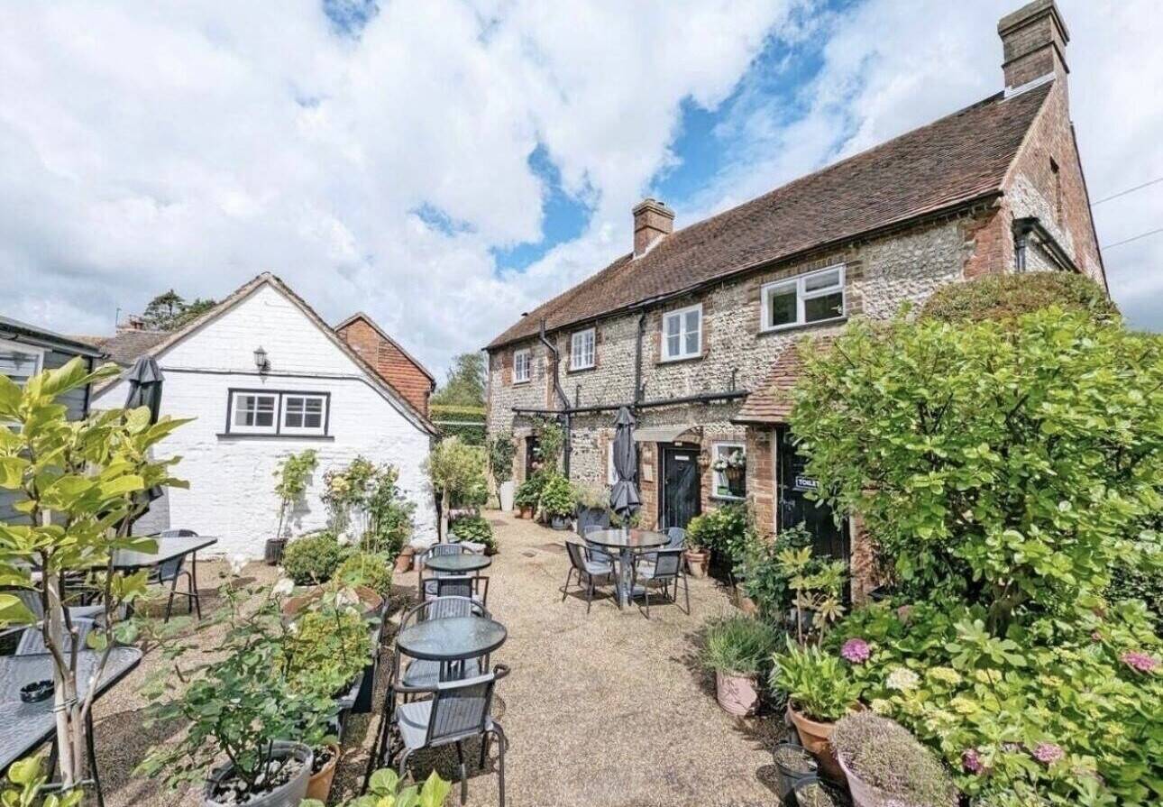 South Downs guest house and cafe business for sale, near Goodwood Photo 9