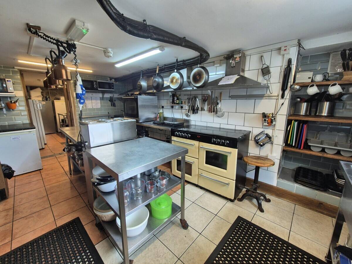 ISLE OF ANGLESEY - ESTABLISHED BISTRO AND APARTMENT