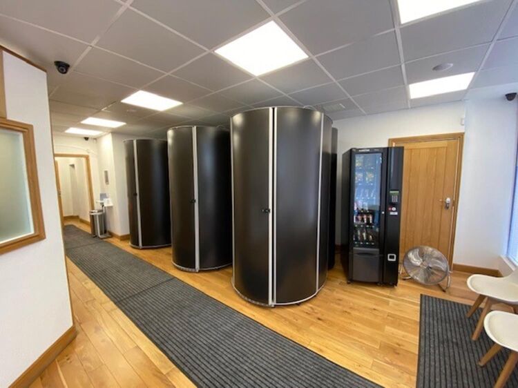 Leasehold Tanning Salon & Beauty Rooms Located In Northfield Photo 8