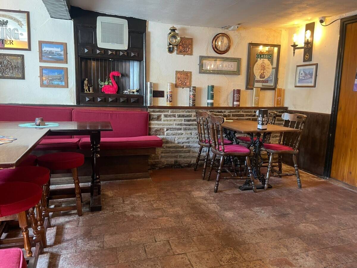DERBYSHIRE - TRADITIONAL COMMUNITY PUBLIC HOUSE AND RESTAURANT