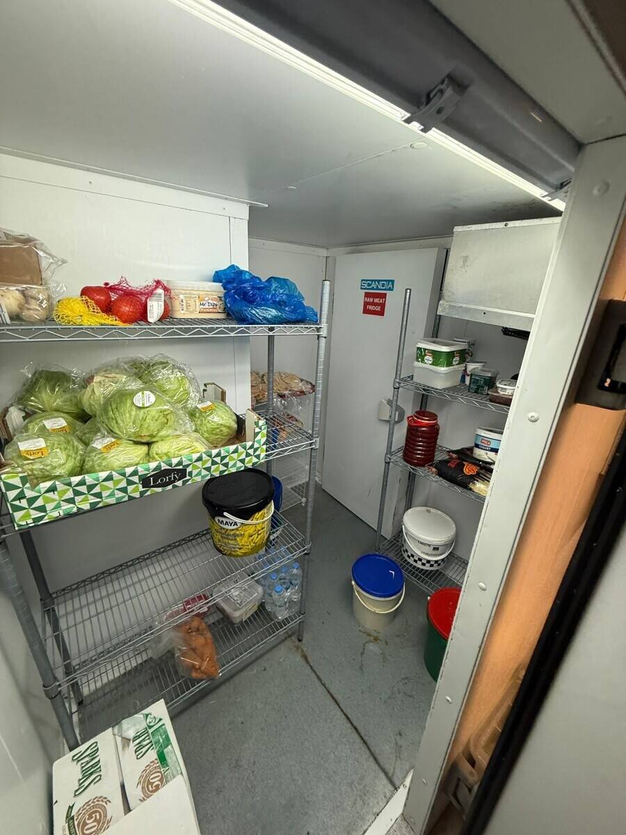 Fast food takeaway & Kebab shop with a flat upstairs for sale Photo 5