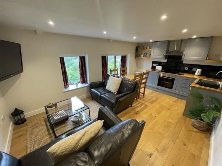 Immaculate Freehouse in South Hams – Recently Renovated For Sale in Kingsbridge