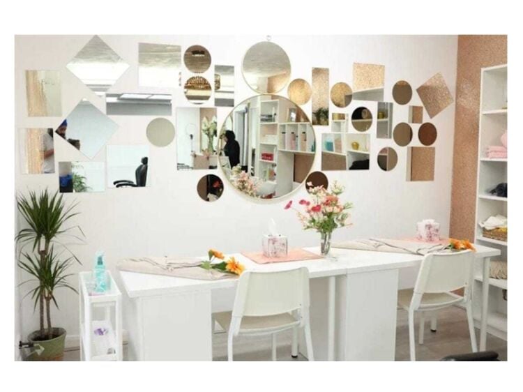 Turn the Key to Beauty! Stylish Salon in Prime Location Now Available Photo 8