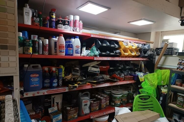 Hardware & Pet Supplies Business Photo 8