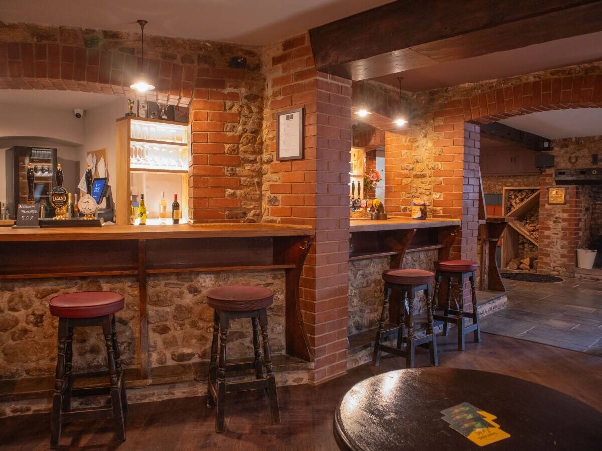 DEVON – THOROUGHLY RESTORED TOWN CENTRE HOTEL AND BAR Photo 8