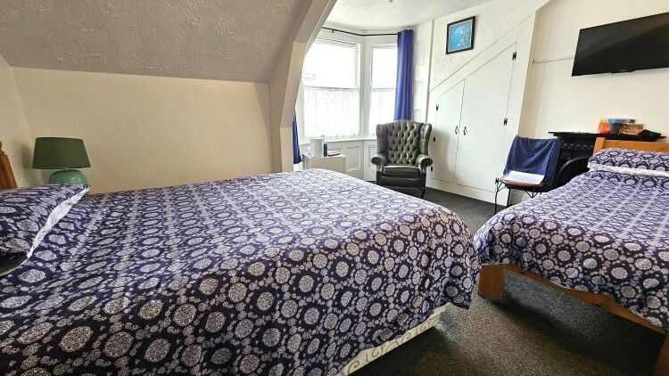 Home & Income B&B - Sea & Harbour Views, Weymouth Photo 8