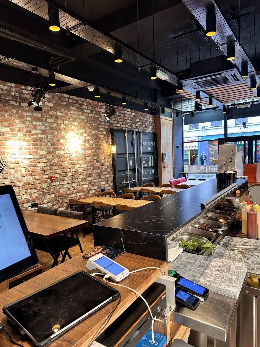Burger restaurant and takeaway Photo 7