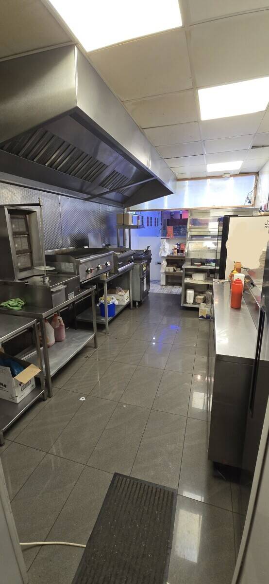 Fried chicken takeaway business, Lewisham London Photo 8