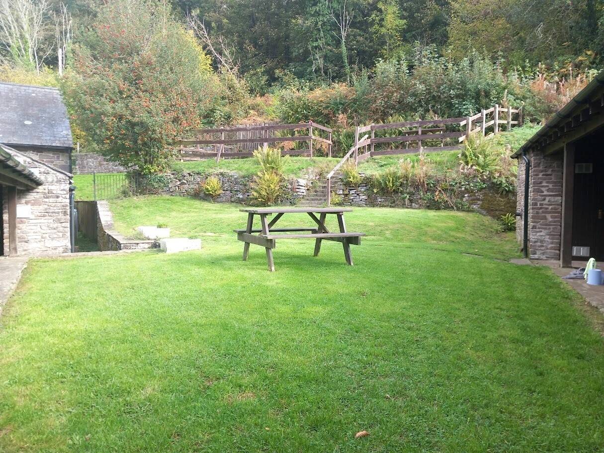 POWYS - UNIQUE HOSTEL AND CAMPING OPPORTUNTITY IN RURAL SETTING Photo 8