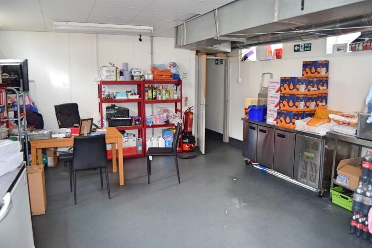 WELL-ESTABLISHED FISH & CHIP SHOP WITH 3-BED FLAT – WOLVERHAMPTON