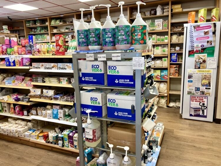 WHOLEFOOD/HEALTHFOOD STORE & THERAPY ROOMS