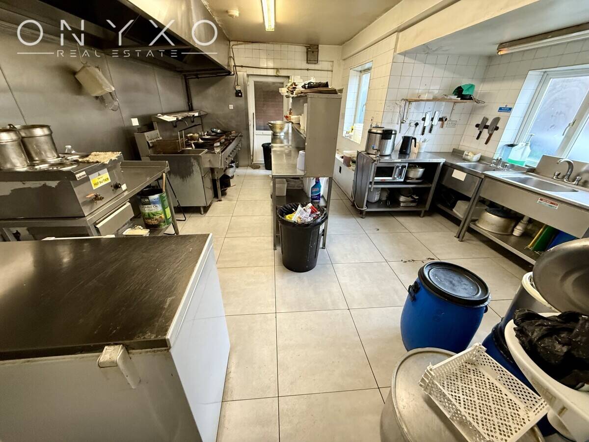 Oriental Takeaway with Accommodation in Farnborough