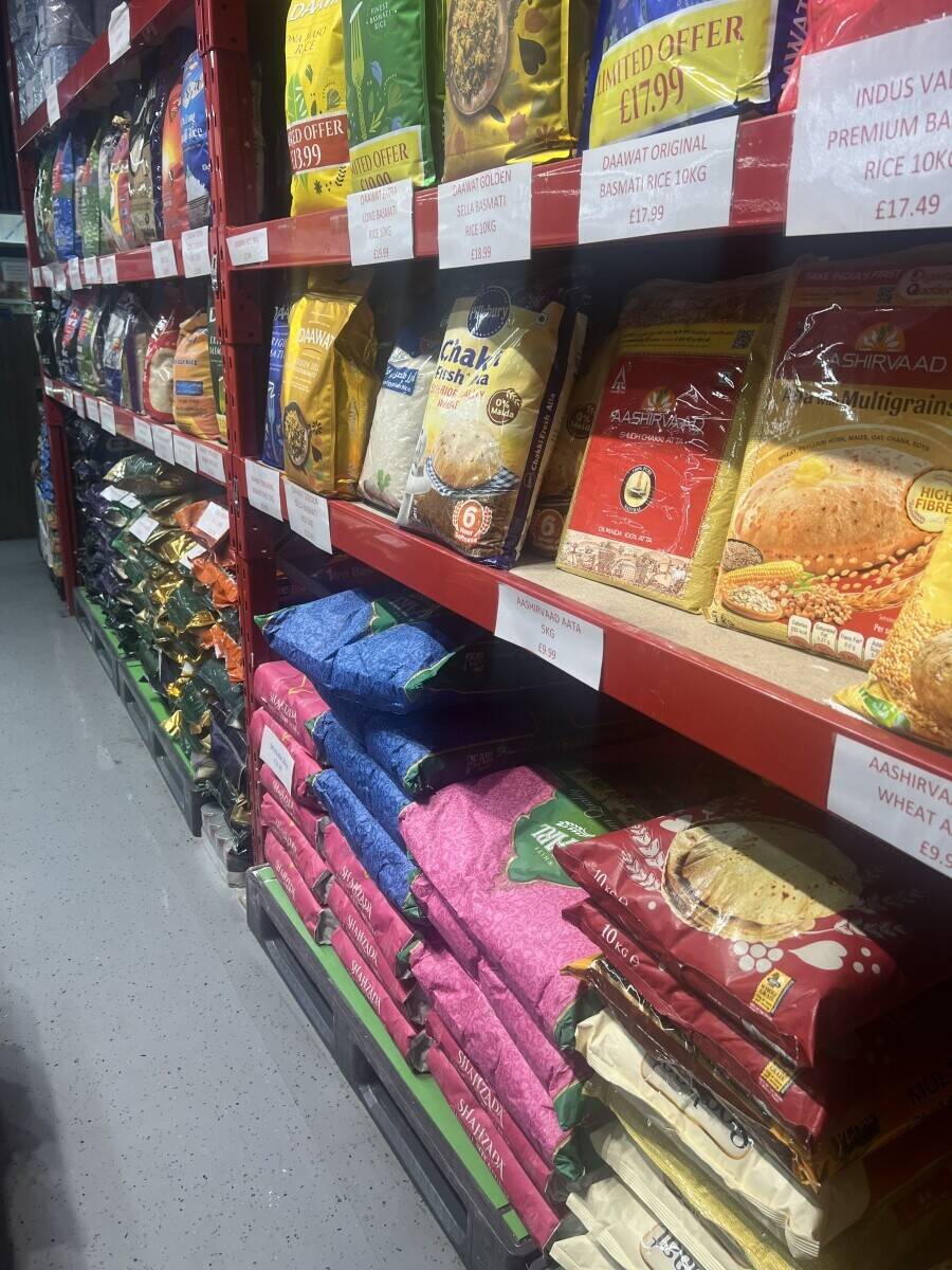 Supermarket / cafe  Photo 8