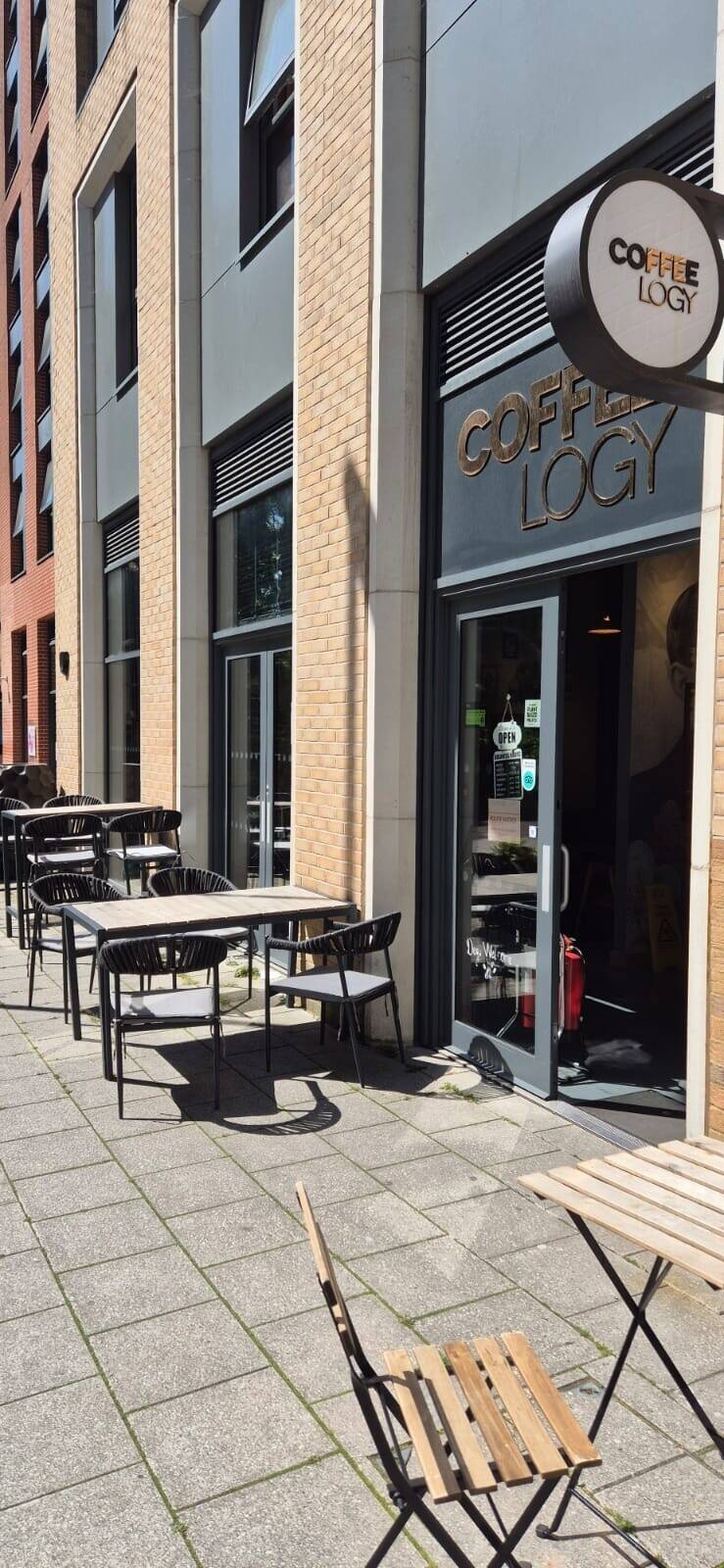 Restaurant& Caf&eacute; for sale