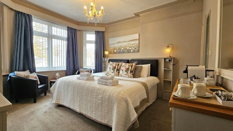 Character Home & Income B&B Ideally Located Between Shops & Seafront