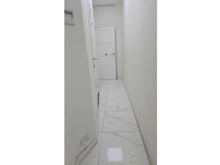 15+ Year London Beauty & Nail Bar – Turnkey Opportunity Photo 8