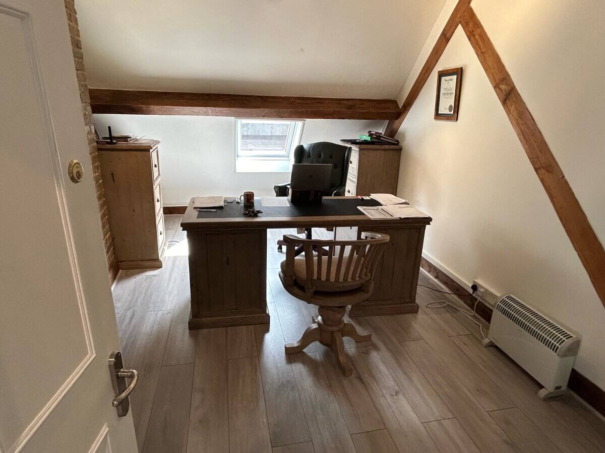 Prime Chelsea Aesthetic Clinic - State of the Art Equipment - Low Rent - Great Potential!