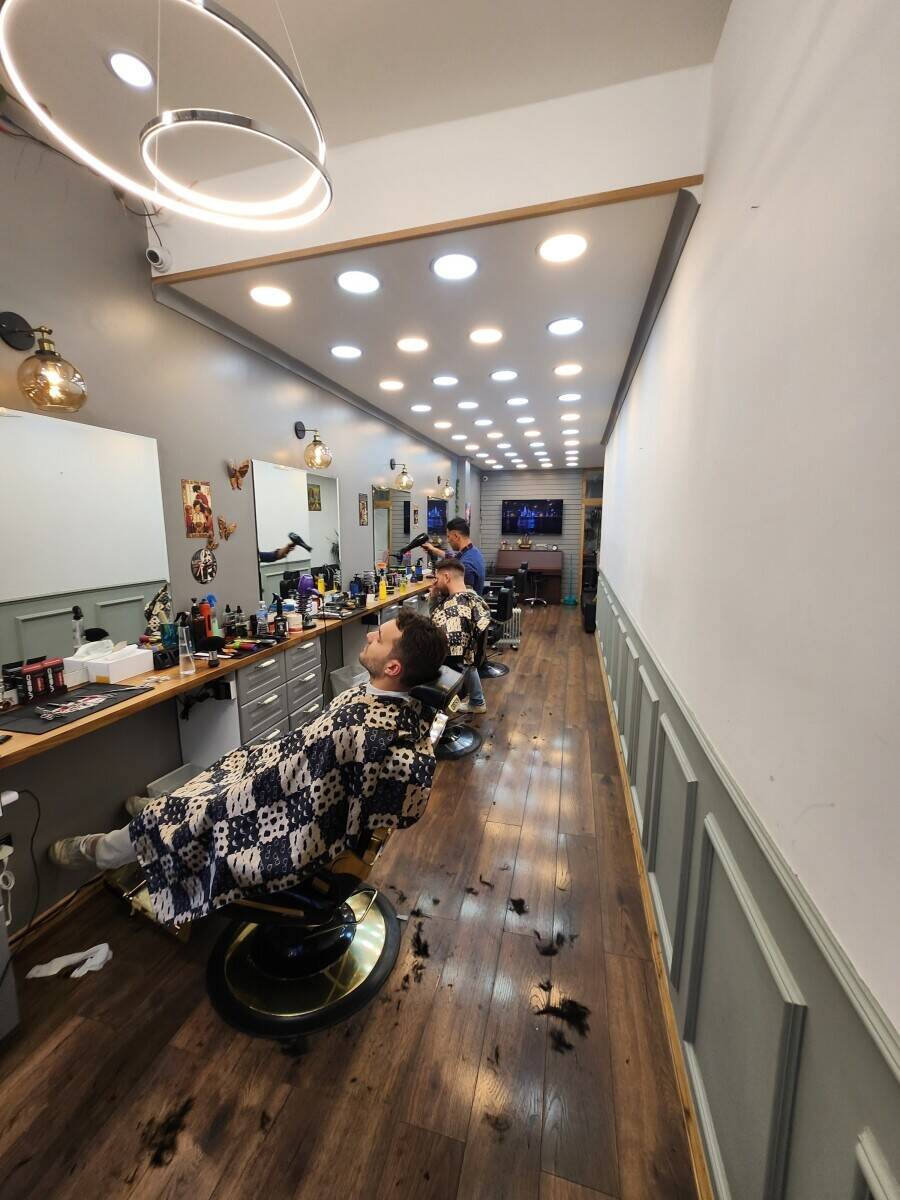 Barber Shop Lease For Sale in Brixton London SW9. Photo 9